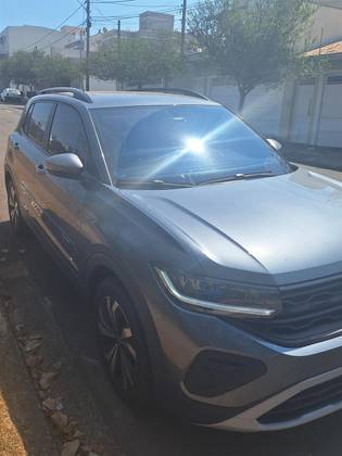 VOLKSWAGEN T-CROSS 1.0 200 TSI TOTAL FLEX AUTOMÁTICO VOLKSWAGEN T-CROSS 1.0 200 TSI TOTAL FLEX AUTOMÁTICO